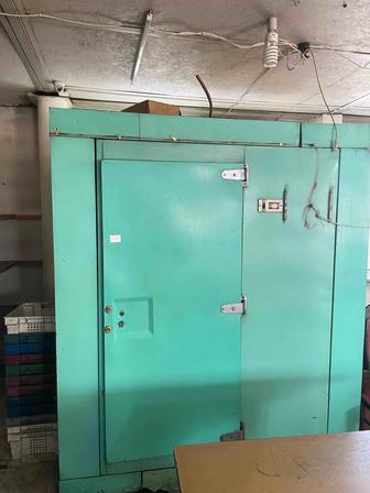 Продам промышленный холодильник