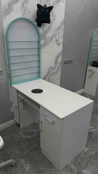 маникюрный стол