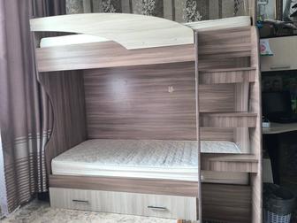 Двухъярусная кровать в комплекте два матраса