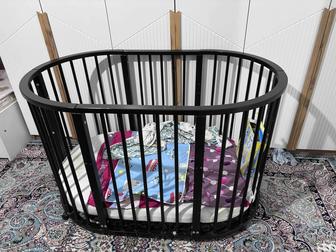 Детская кроватка с маятником