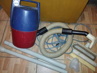 Пылесос малогабаритный б/у марка Спутник, рабочий, с насадками