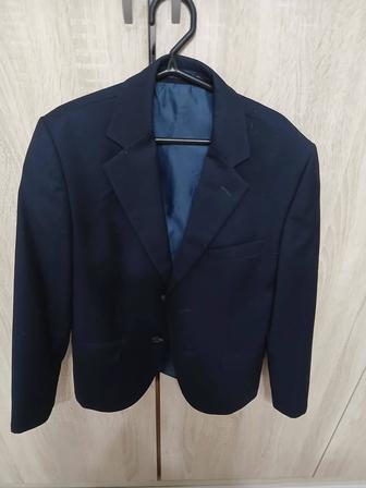 Продам школьный пиджак на мальчика. Размер 32.