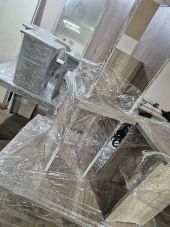 Стол с табуретками