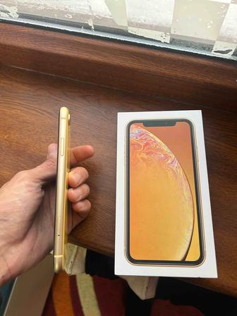 Айфон Хр состояние отличное память 64гб