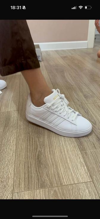 Продам кроссовки adidas original, 37 размер