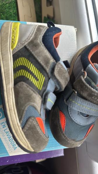 Детские кроссовки