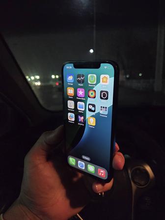 Продам телефон iPhone 12