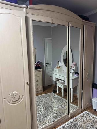 Продам шифоньер 5ти дверный, комод