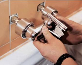 Установка смесителя в ванной