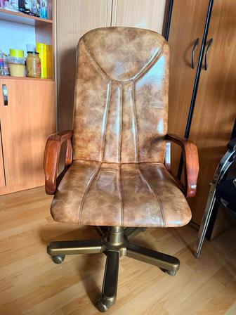 Статусное Офисное кресло руководителя, чистая кожа,стулья для офиса,рассроч