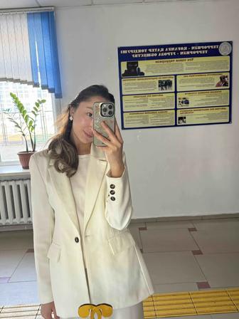 Официант / официантка