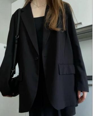 Продам черный пиджак новый с биркой размера s