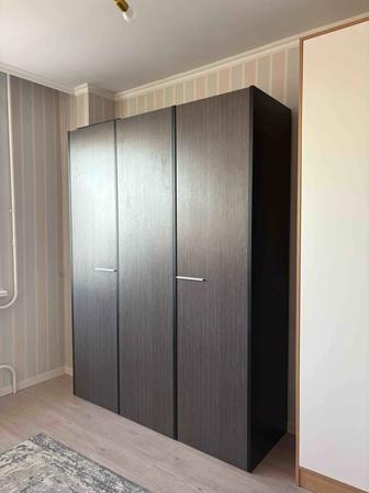 Продам Шкаф трехстворчатый