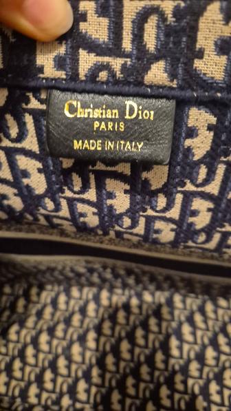 Продам стильную сумку Christian Dior
