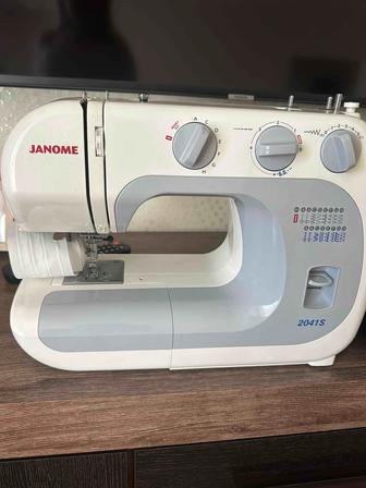 Продам швейную машину Janome
