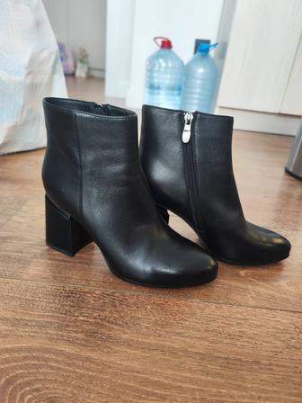 Продам демисезонные ботильоны. Турция, натуральная кожа. Не носила, новые.