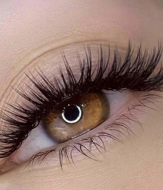 Мастер по наращиванию ресниц