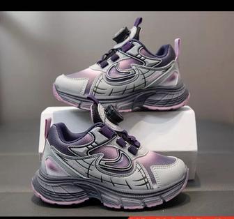 Кроссовки для девочки