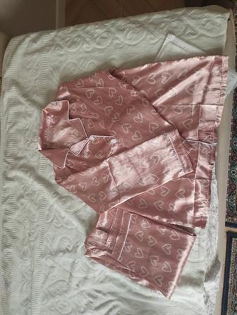 Продаю уютную пижаму розого цвета с сердечками