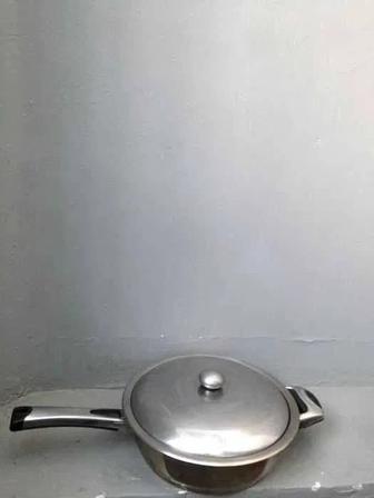 ПРОДАМ ДЁШЕВО сковородку, глубокую, 10х26см, С КРЫШКОЙ, из стали, ЕС бу