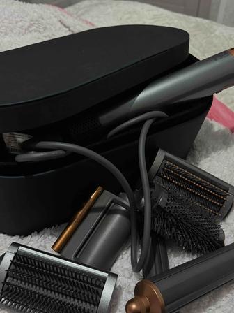 Dyson стайлер