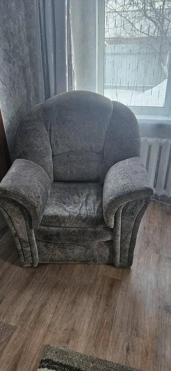 Продам диван с креслами