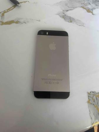 Продам айфон 5 с в хорошем состояний