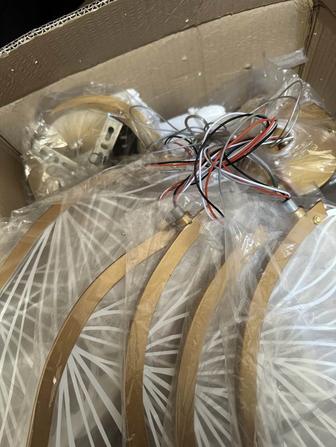 Люстра новая