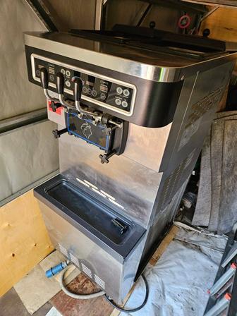 Фризер ICETRO SS-I-203S аппарат для мягкого мороженого или йогурта