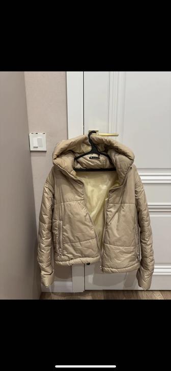 Продам теплую демисезонную куртку