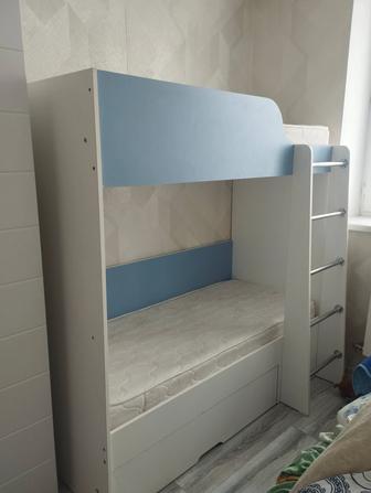 Двухъярусная кровать