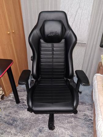 Игровое кресло DXRacer Master