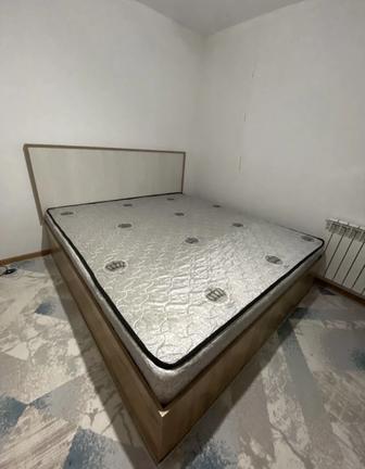 Двуспальная кровать