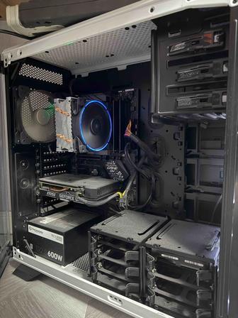 Игровой компьютер с монитором