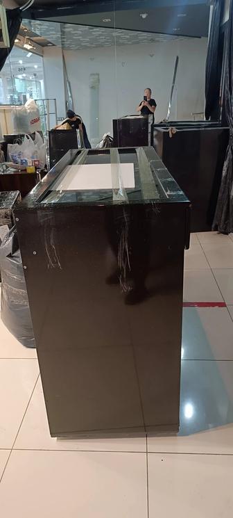 Ресепшн, почти новый! Очень удобный.