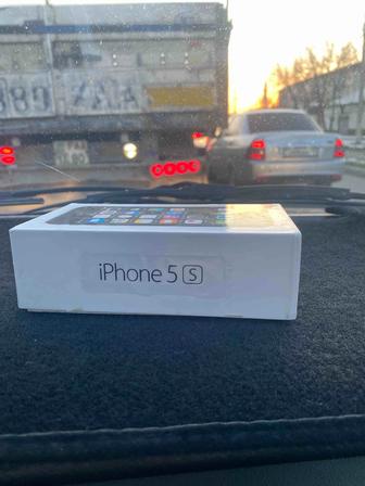 Айфон 5 s сатамын новый каропкасымен ішінде бәрі бар