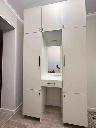 Стройный шкаф для прихожей