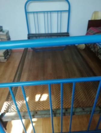 Железный кровать