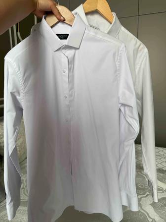 Две мужские рубашки М