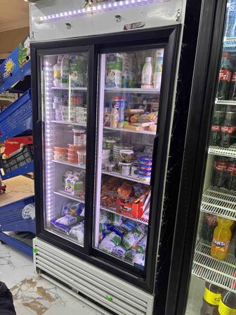 Продам холодильник витриный