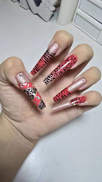 Нужны модели на маникюр