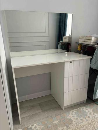 Туалетный столик