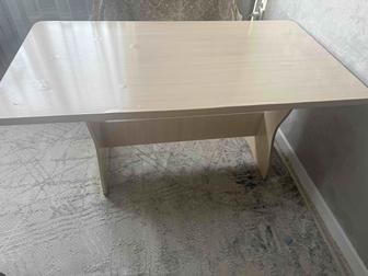 Стол кухонный