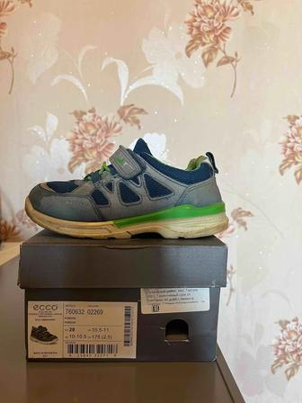 Продам кроссовки на мальчика, фирма Ecco