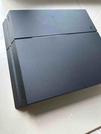 Продам PlayStation 4 500GB, 2 оригинальных джойстика в комплекте