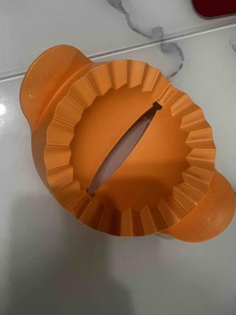 Продам посуду tapperware. Форма для пирожков. Состояние новое.