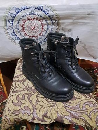 Продам ботинки