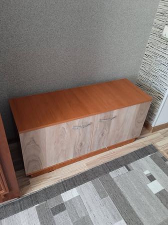 Продается тумба, можно в прихожую для обуви.