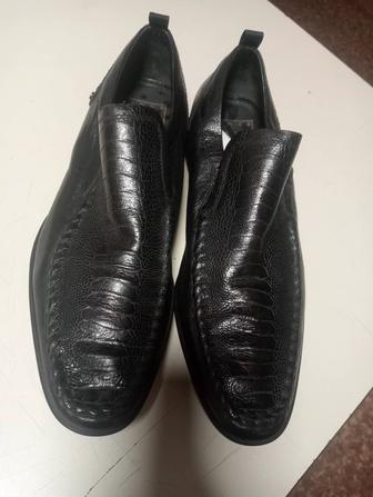 Кожаные туфли производства Италия черный цвет