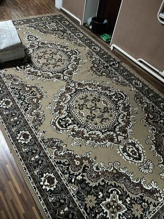 Продаётся Б/У ковёр 200 на 500